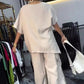 Zweiteiliger Damenanzug mit Rundhals-T-Shirt und Hose