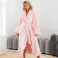⏳Zeitlich begrenztes Sonderangebot⏰Weicher flauschiger Bademantel 🧖♀️ – Hautfreundlicher Stoff, wohlige Wärme nach dem Duschen